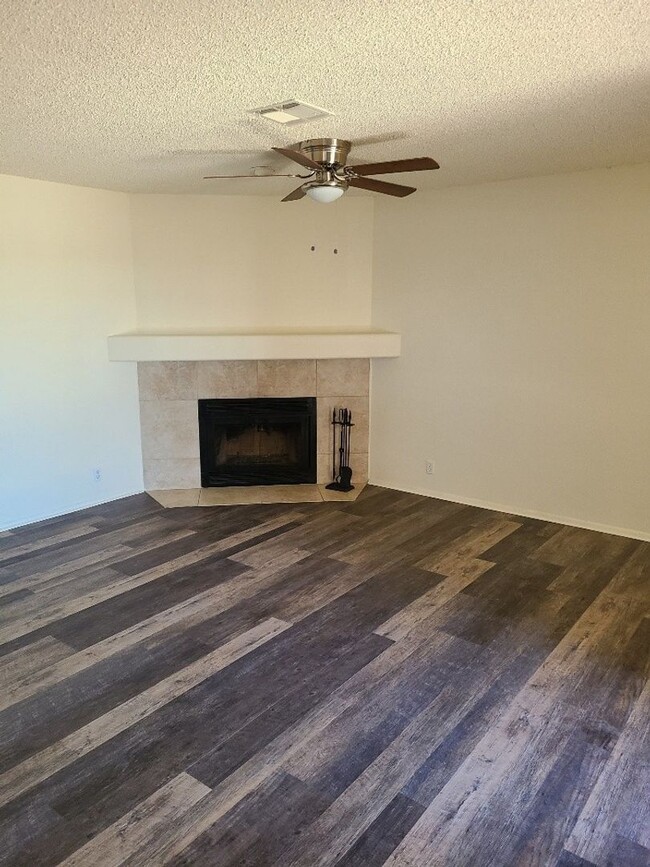 Building Photo - LA CRESCENTA CONDOMINIUMS