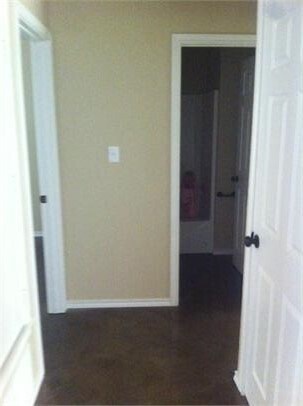 Foto del edificio - 502 N Cleburne Whitney Rd