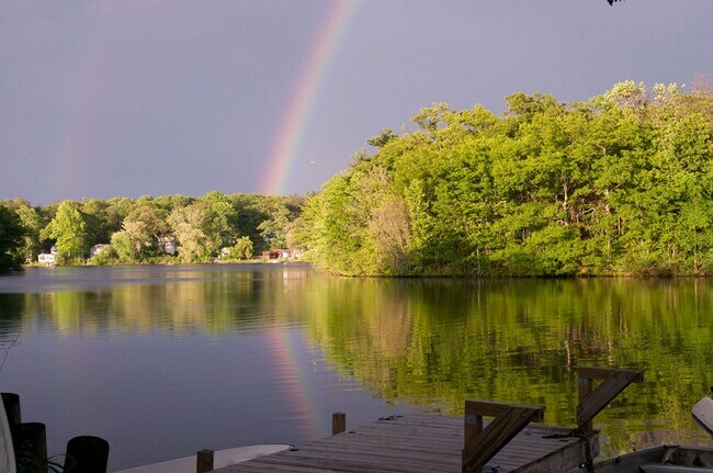 Foto del edificio - Adorable Private Lakefront 1 bed, 1 bath C...