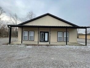 Building Photo - 18206 Shelbyville Rd