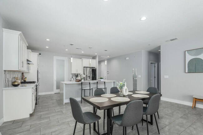 Building Photo - Charming 3-Bedroom Home in Folsom with Mod...
