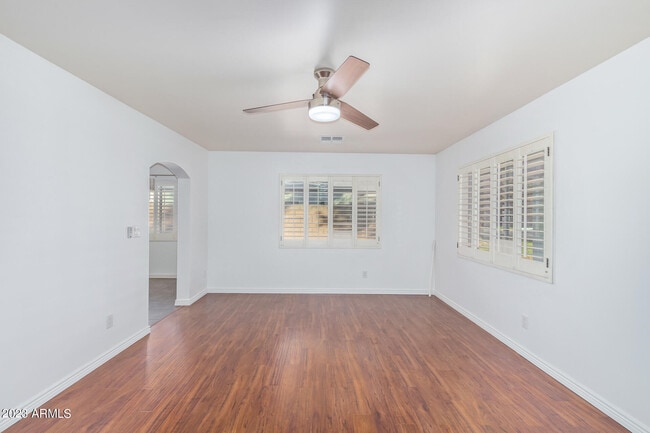 Building Photo - 518 W San Juan Ave