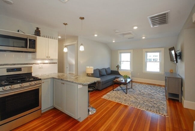 Building Photo - 20 Beechwood Ave
