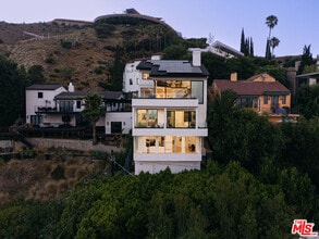 Building Photo - 7866 Fareholm Dr Building Photo - 7866 Fareholm Dr