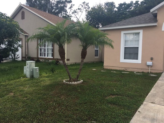 Building Photo - 3054 Pineda Dr