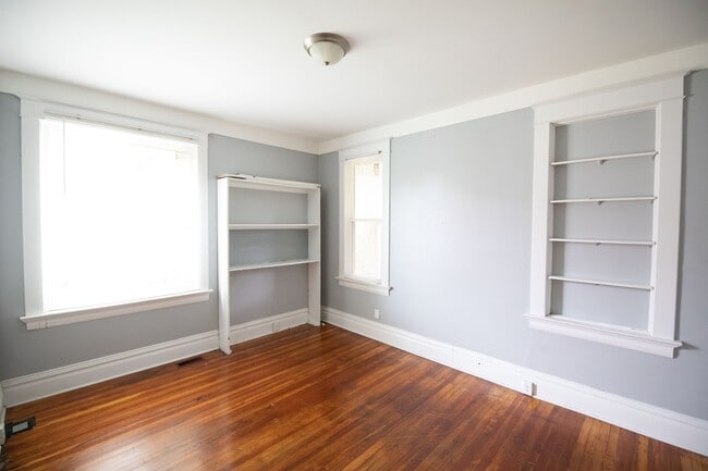 Building Photo - 805 S Sprigg St