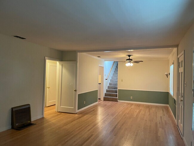 Building Photo - Spacious Home in East Sacramento 4 Bed/2Bath