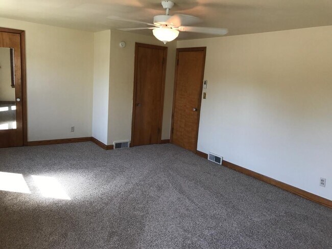 Foto del edificio - Spacious Home In Great Neighborhood!