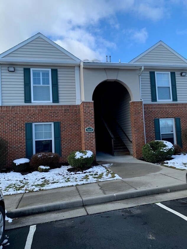 Building Photo - 2 Bedroom 2 bath Condo