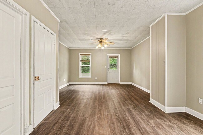 Building Photo - 215-217 Pine Grove MF