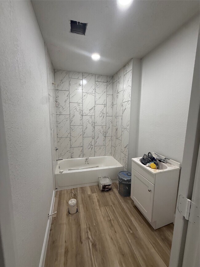 Foto del edificio - 7021 Canal St