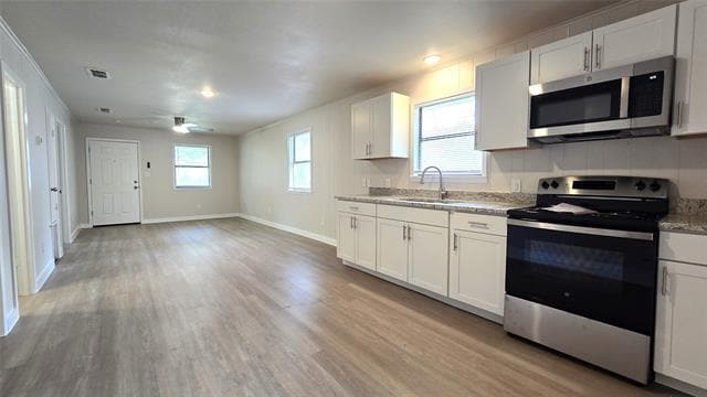 Building Photo - 389 Blackbourn St
