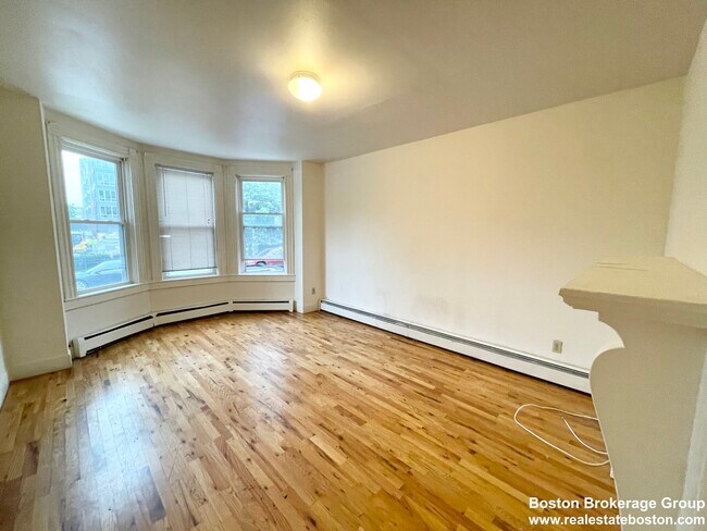 Building Photo - 1574 Tremont St