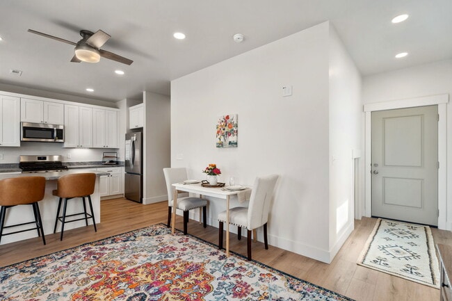 Building Photo - Jasper Loop