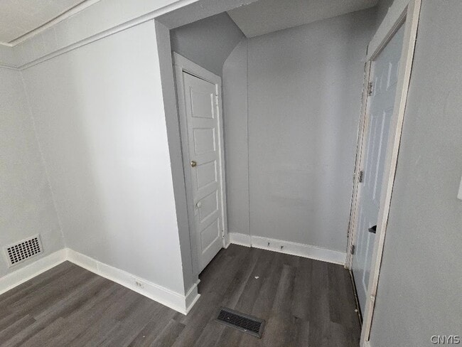 Foto del edificio - 112 Gale Ave