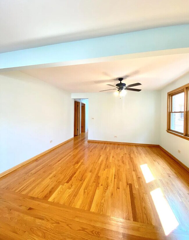 Foto del edificio - 8629 W Summerdale Ave