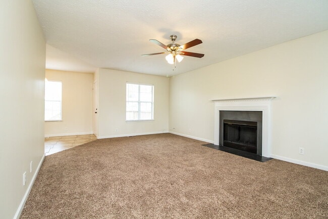 Building Photo - 2813 Louise Russell Dr