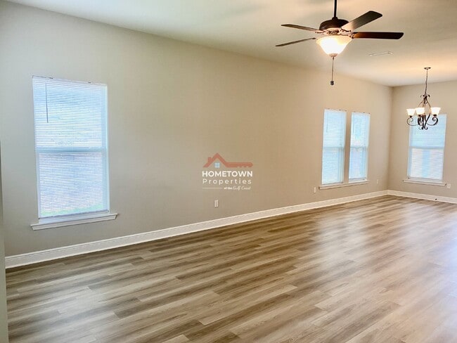 Building Photo - Beautiful 3 bedroom home centrally located...