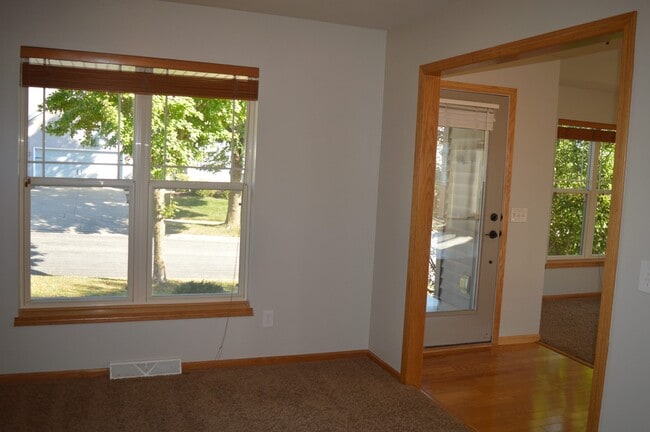 Building Photo - 8921 Snowberry Ln