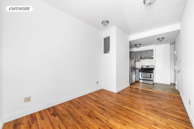 Building Photo - 455 42nd St