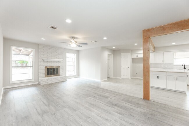 Building Photo - 21402 Park Royale Dr