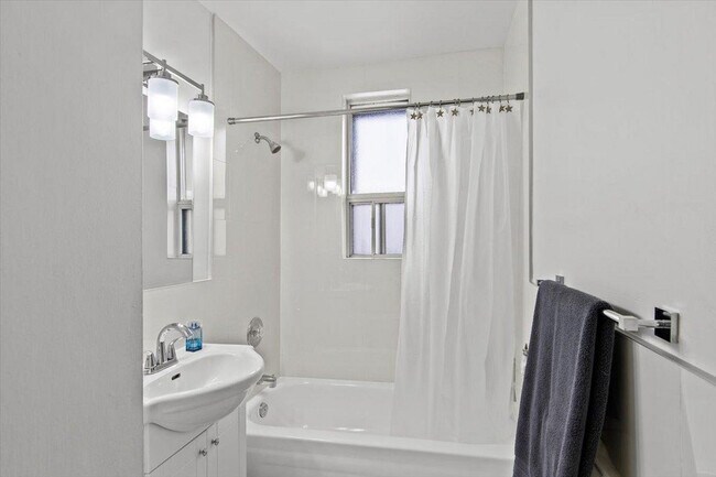 Photo du bâtiment - 496/498 Simcoe St. N.