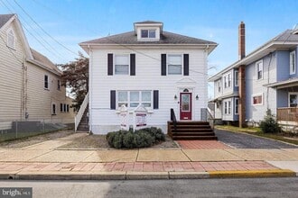 Building Photo - 706 N High St