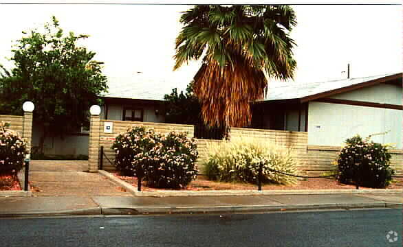 Foto del edificio - 1540-1546 E Broadway