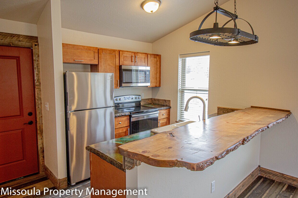 Lolo Peak Village Apartments in Lolo, MT