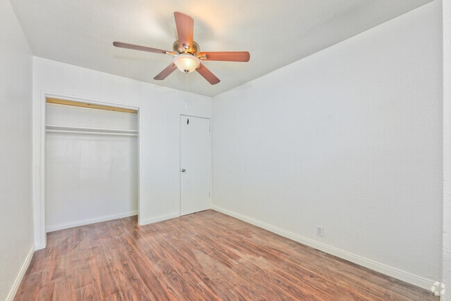Studio - 620SF - Bedroom - Desert Oasis Apartments