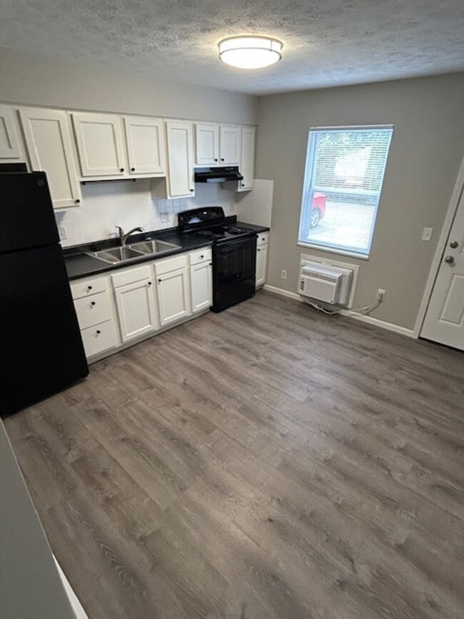 Foto del edificio - Spacious 2-Bedroom Living in a Quiet Commu...