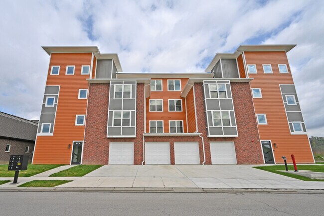 Foto del edificio - 617 Manhattan Blvd