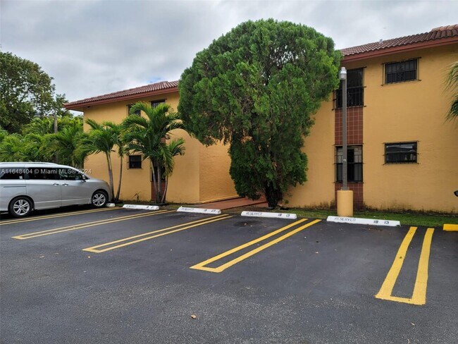 Foto del edificio - 10819 NW 7th St