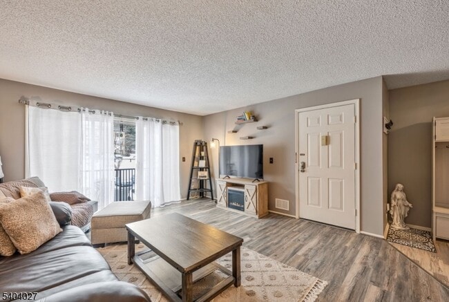 Building Photo - 197 Robertson Way