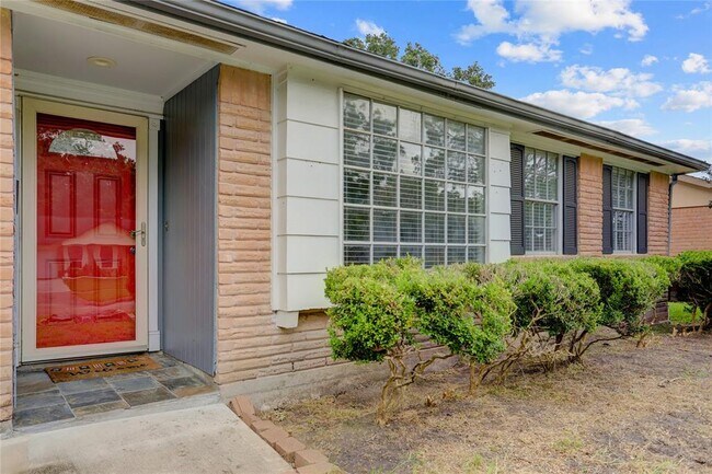 Foto del edificio - 5806 Ludington Dr