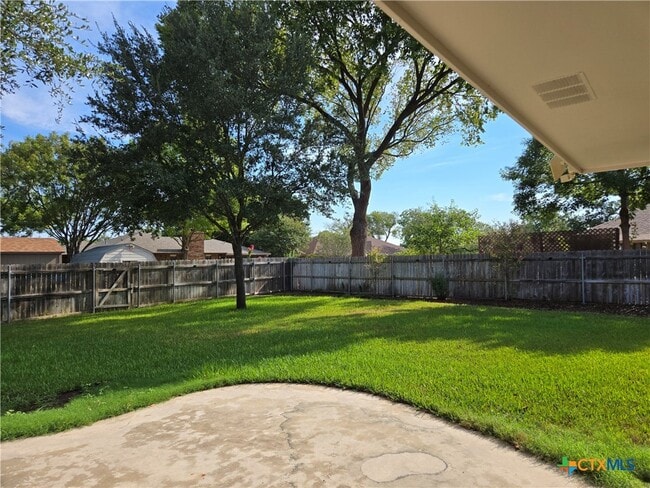 Foto del edificio - 776 Country Club Dr