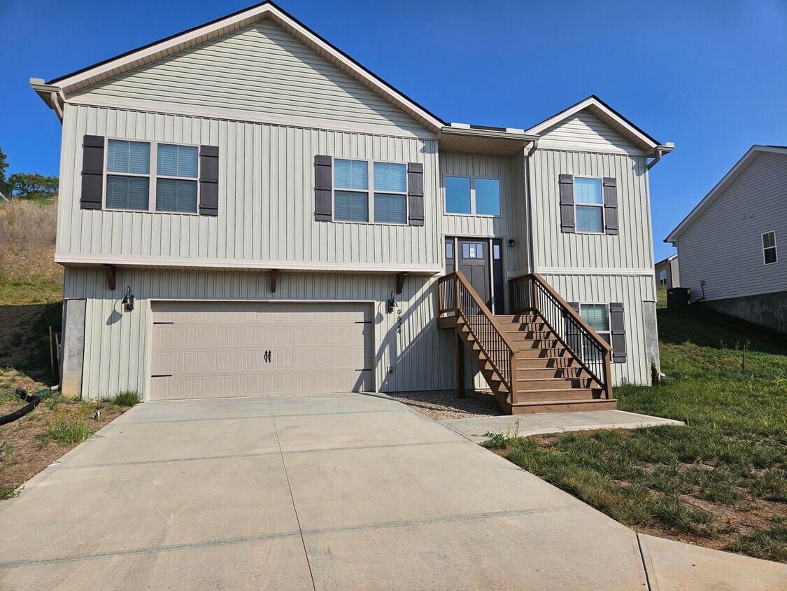 Foto principal - Brand-New Construction in Karns – Washer &...