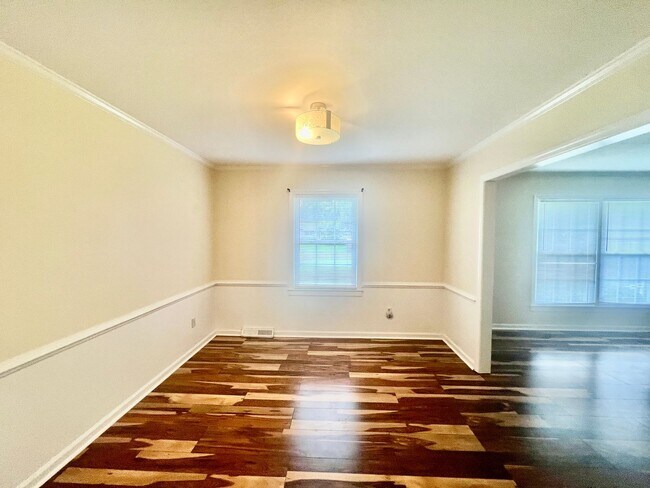 Foto del edificio - 4 BR, 1 car garage, Very desirable Pine Valley Community and Schools! Fenced yard! Hard wood floo...
