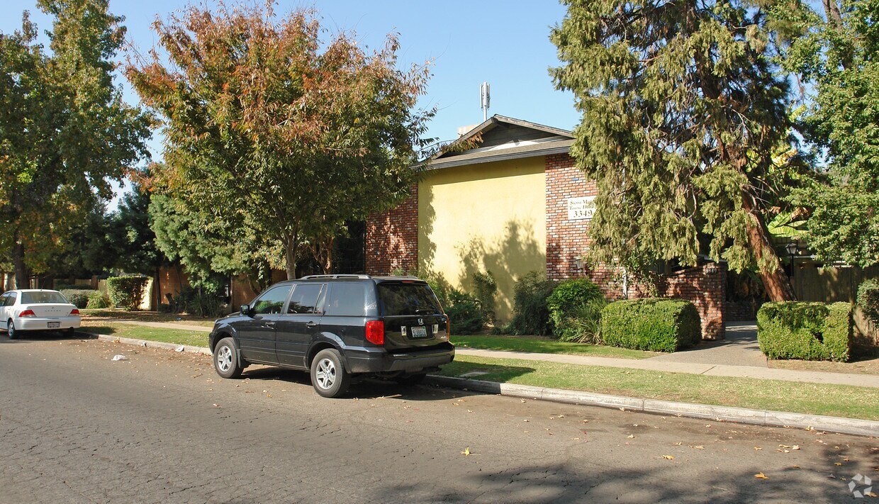 Primary Photo - 3349 E Sierra Madre Ave