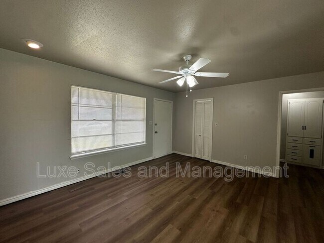 Building Photo - 3328 Del Rancho Rd