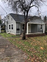 Building Photo - 412 W Umpqua St