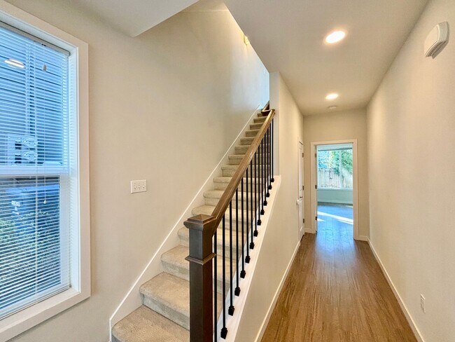 Foto del edificio - Private Bathroom for Each Bedroom