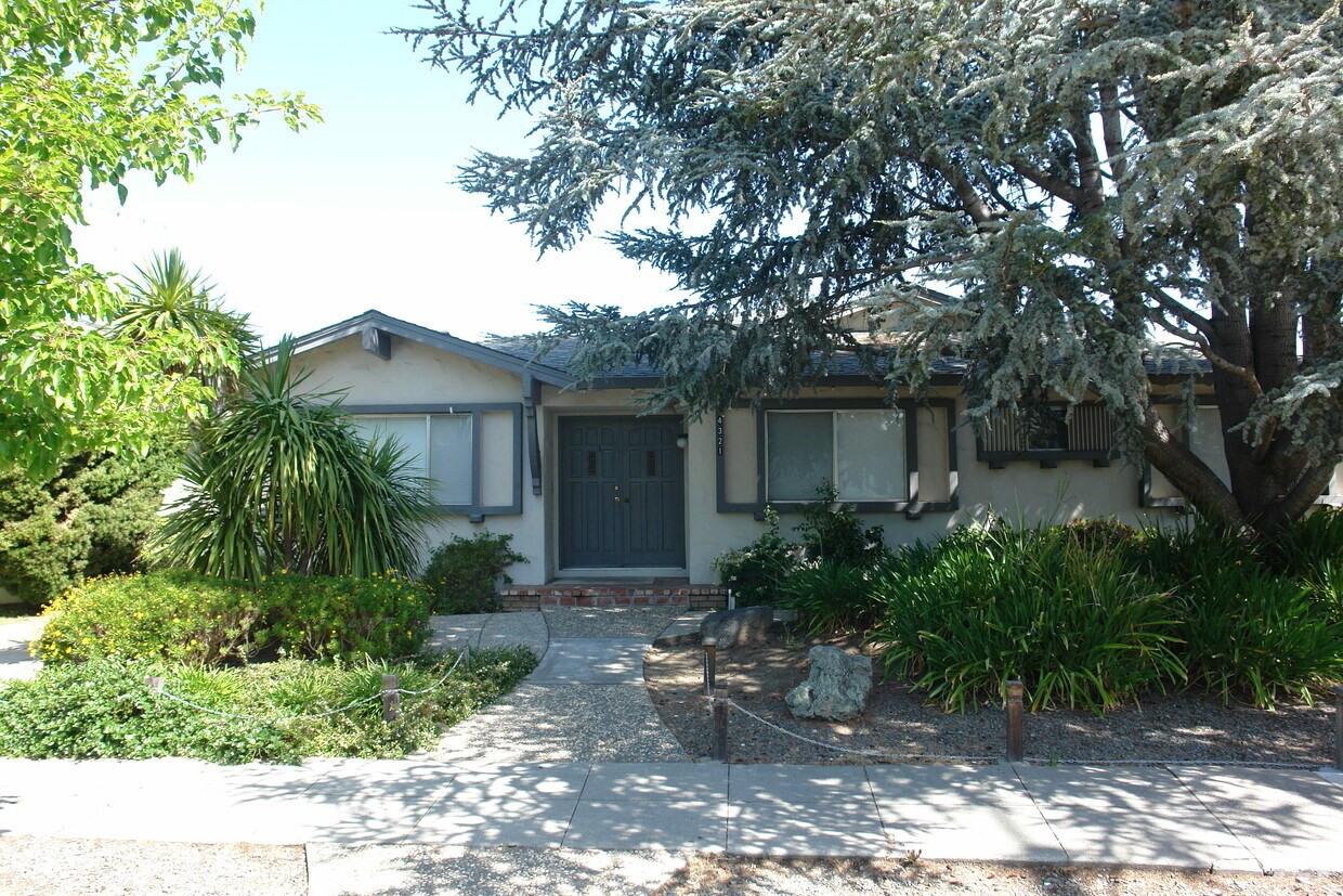 Building Photo - 4321 Blackford Ave