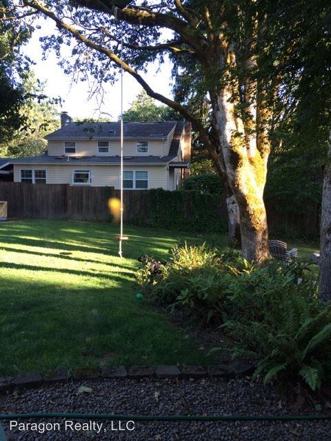 Building Photo - 1396 NW Fernwood Cir