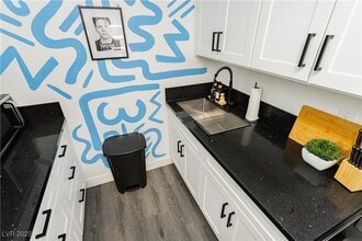 Building Photo - 522 E St Louis Ave