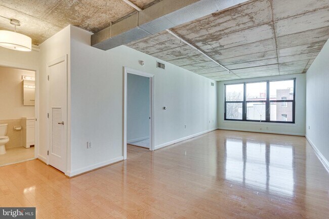Foto del edificio - 2750 14th St NW