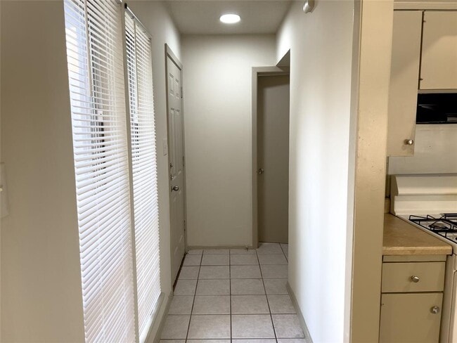 Foto del edificio - 7206 Creekside Dr