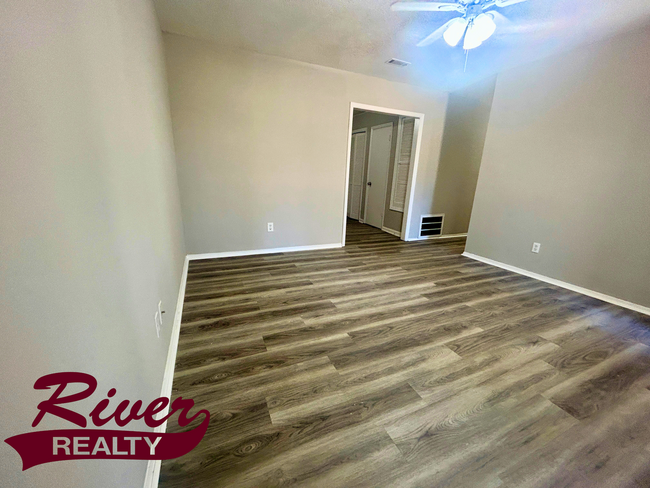 Foto del edificio - | $1475 | Beautiful 4-Bedroom, 2-Bedroom H...