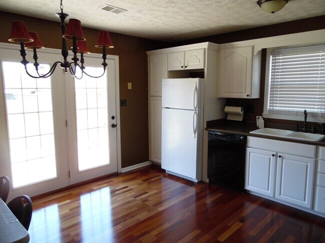 Foto del edificio - 1305 Amherst Dr