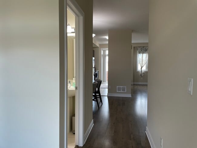 Building Photo - 213 Kimpton Dr